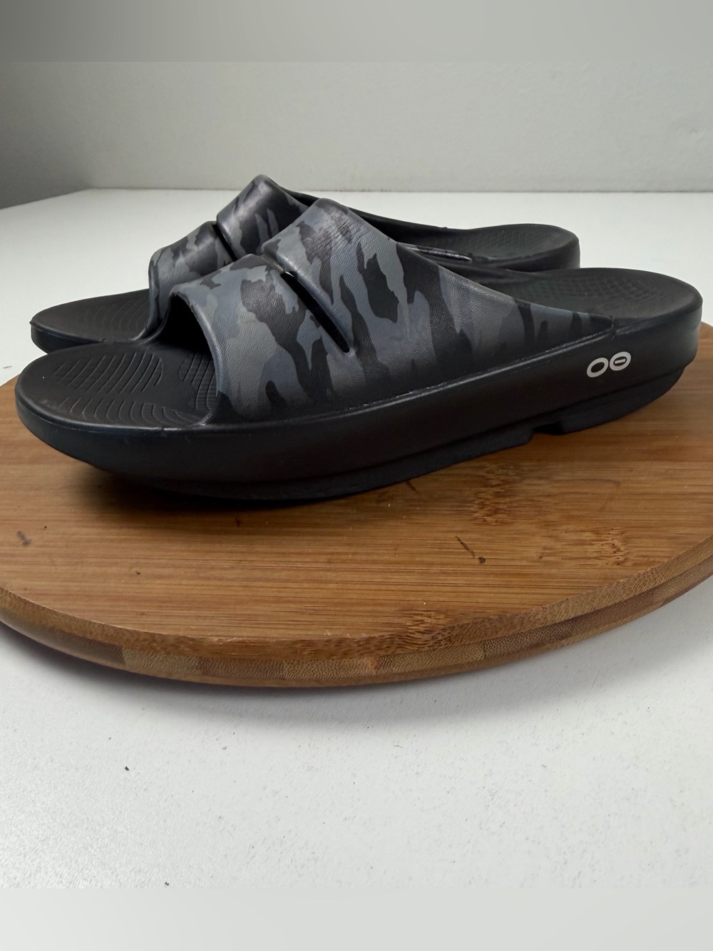 OOFOS OOahh Slide Sandals in Black and Gray Camo - Picture 3 of 9